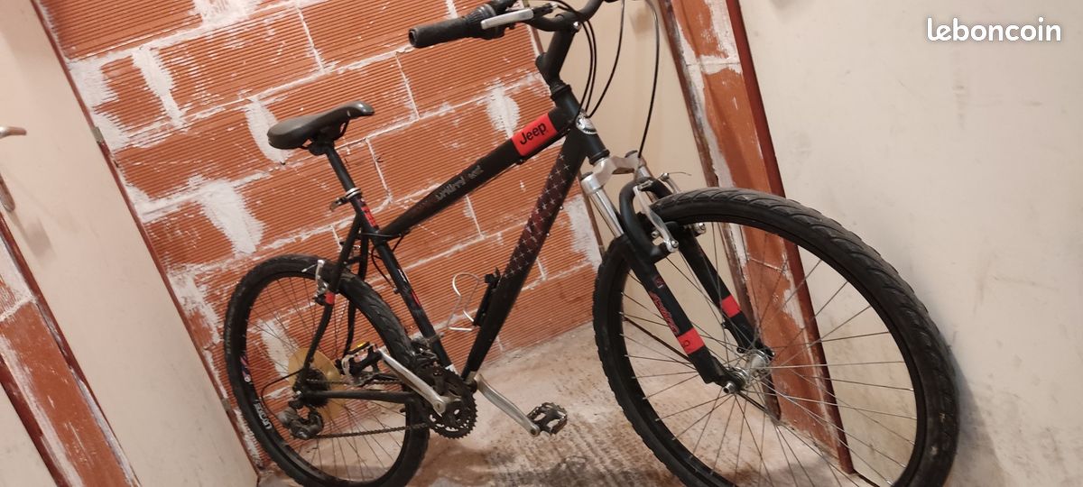 Velo vtt de marque jeep Vélos