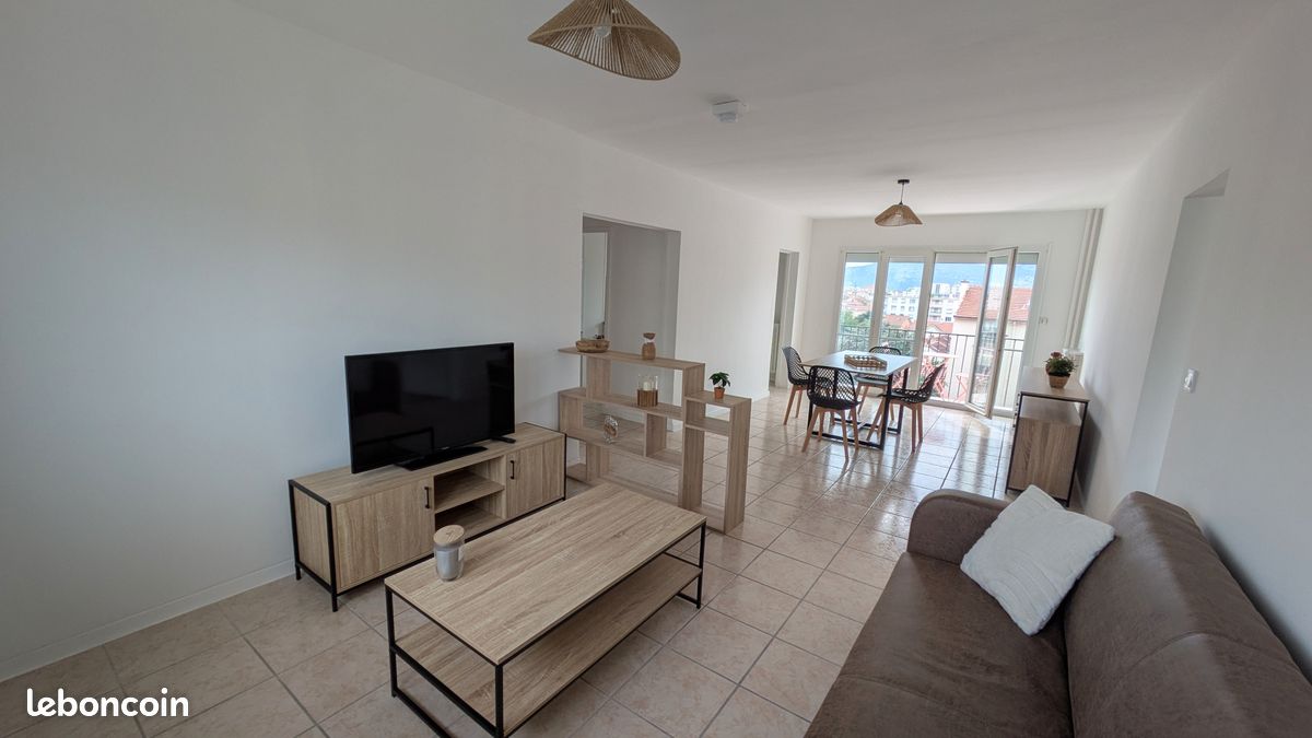 Parking 3 pièces 70 m² · à Valence · 70 m² · 900 €