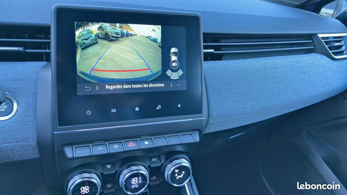 RENAULT CLIO techno full hybrid E-Tech 145 ch - 24 (image 10)