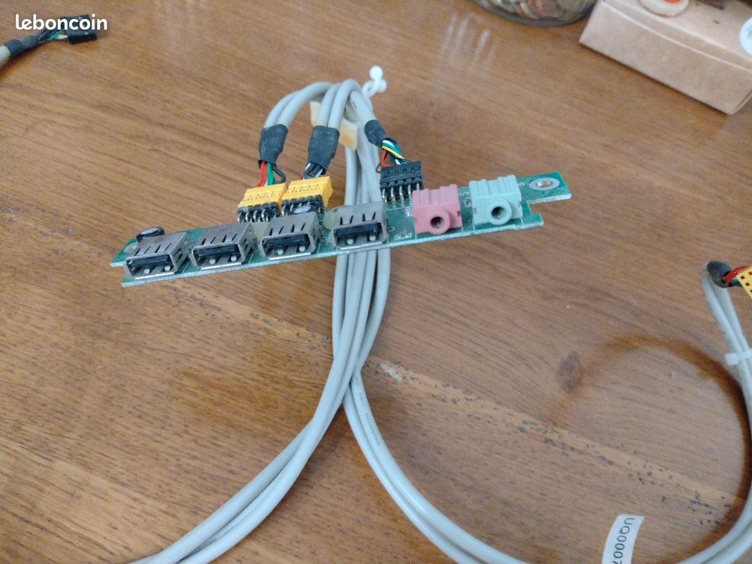 Port USB et port audio pour pc domestique (image 1)