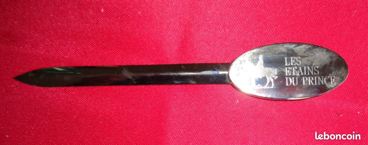 Coupe papier les étains du prince comme neuf (image 1)