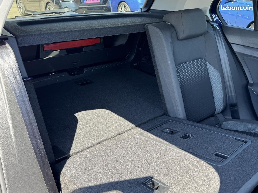 VOLKSWAGEN GOLF 8 VIII 2.0 TDI 116ch DSG 7 Active Pano Matrix Navi CarPlay Acc Siege Chauffant (image 32)