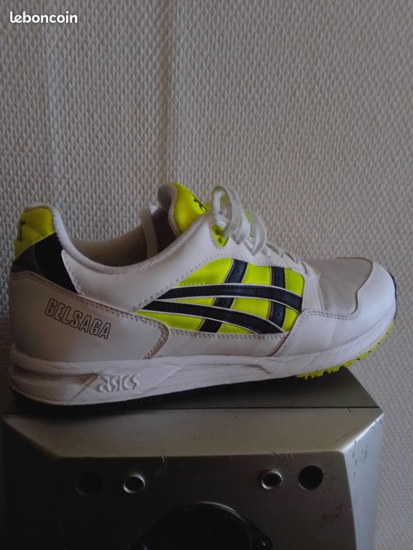 Paire de baskets Asics (image 1)