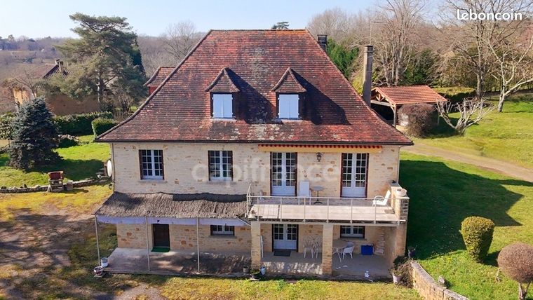 Maison 8 pièces 244 m²