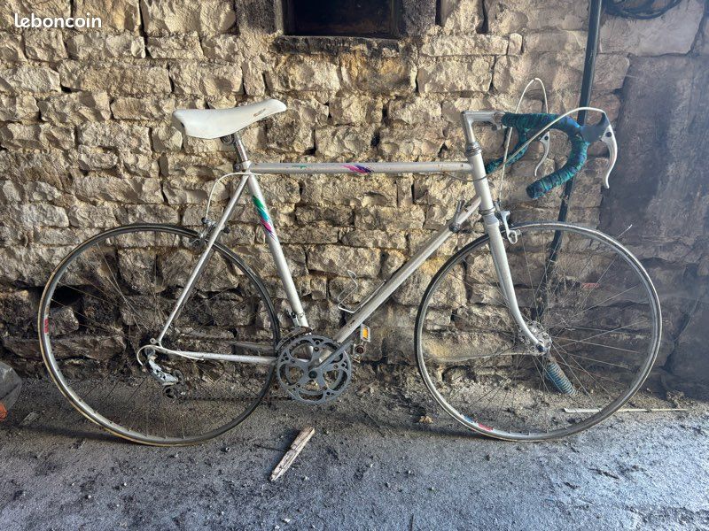 Vélo de route Peugeot vintage / rétro à restaurer (image 1)