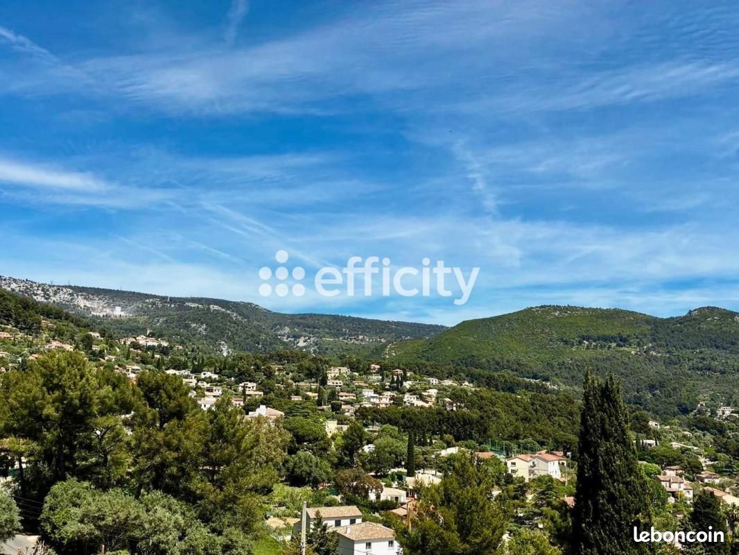 Maison 10 pièces 175 m² · à Le Revest-les-Eaux · 175 m² · 590 000 €