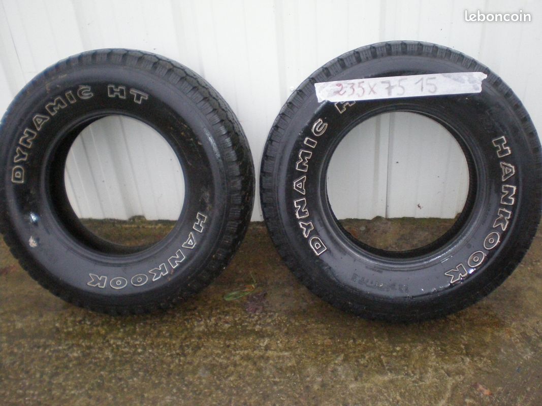 1 pneu 235x75x15 - Équipement auto