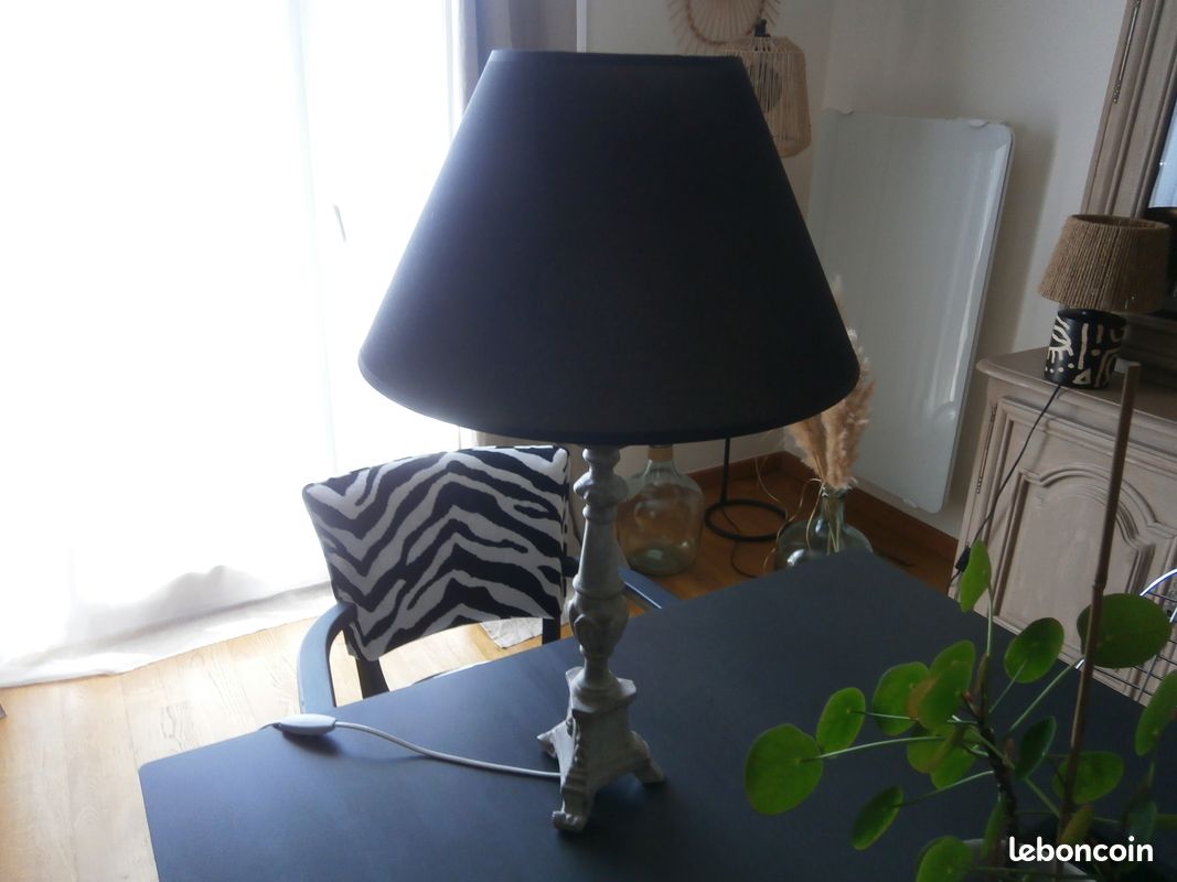 Lampe à poser taupe et noire (image 1)