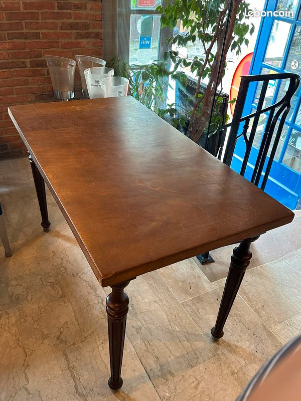 Table 4 pieds - Mobilier type restaurant (image 1)