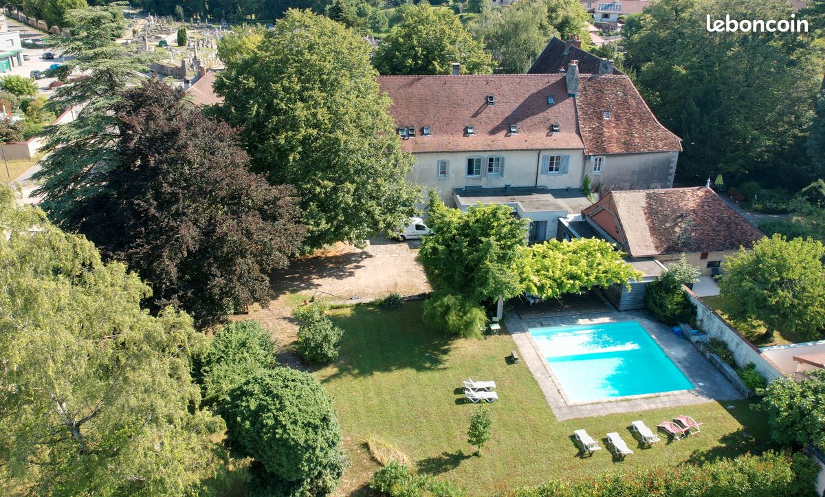 Appartement 4 pièces 100 m² · à Poligny · 100 m² · 890 €/mois