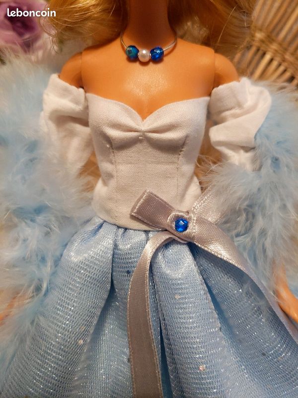 Poupée Barbie tenue créateur princesse Versailles (image 2)