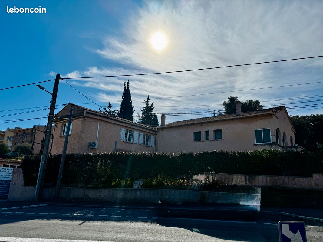 Local commercial 15 pièces 250 m² · à Saint-Raphaël · 250 m² · 385 900 €
