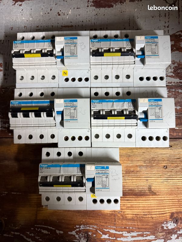 Lot De 11 Disjoncteurs Hager + Différentiel Legrand – Neuf (défauts Mineurs)
