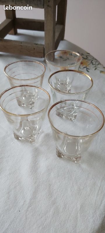 15 petits verres anciens (image 4)