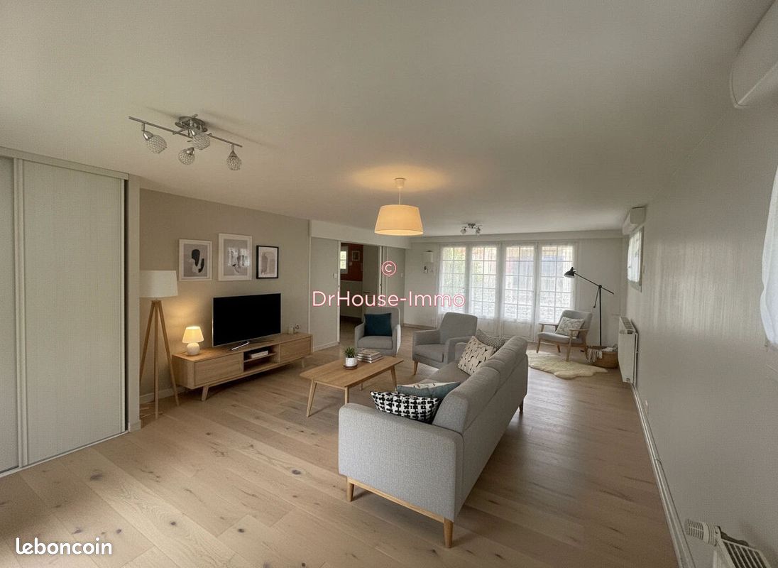 Maison 9 pièces 254 m² · à Mignaloux-Beauvoir · 254 m² · 389 900 €