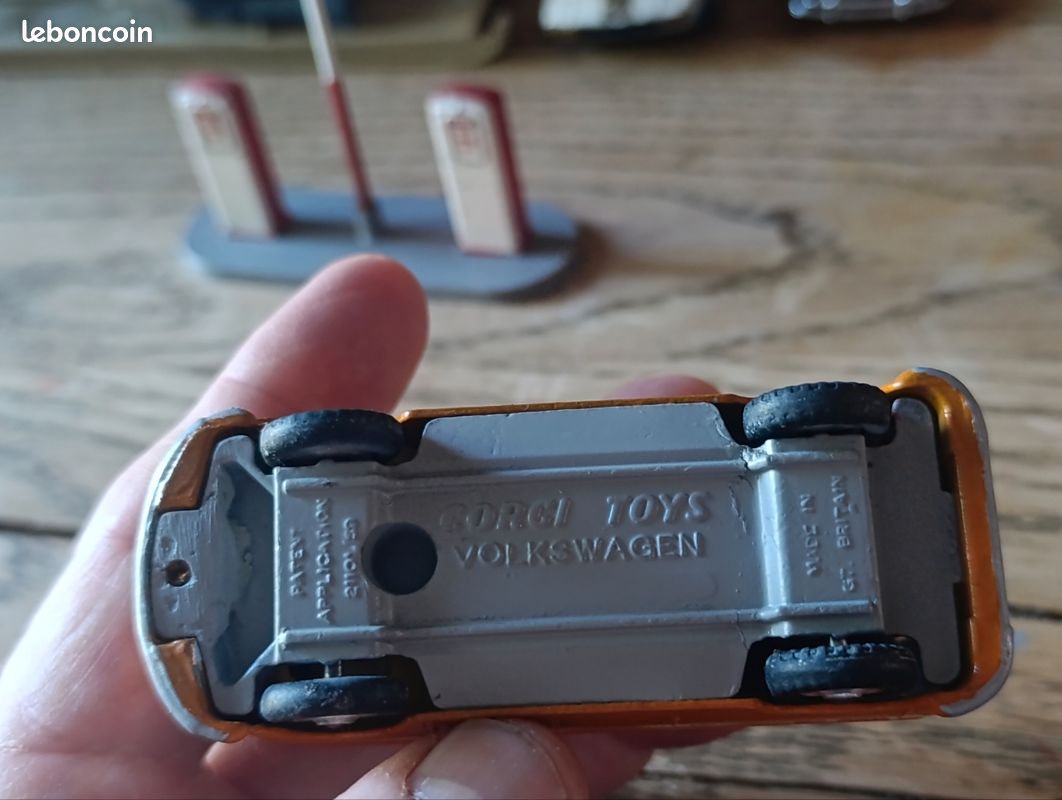Volkswagen Combi Corgi Toys (image 11)