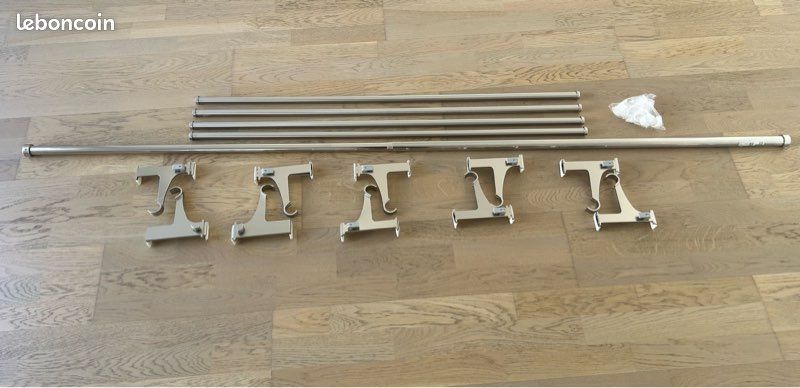 Supports et tringles à rideaux pour coffre de volet roulant (image 1)