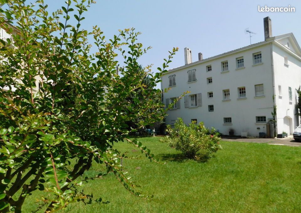 Maison 10 pièces 280 m² · à Cazaubon · 280 m² · 260 000 €