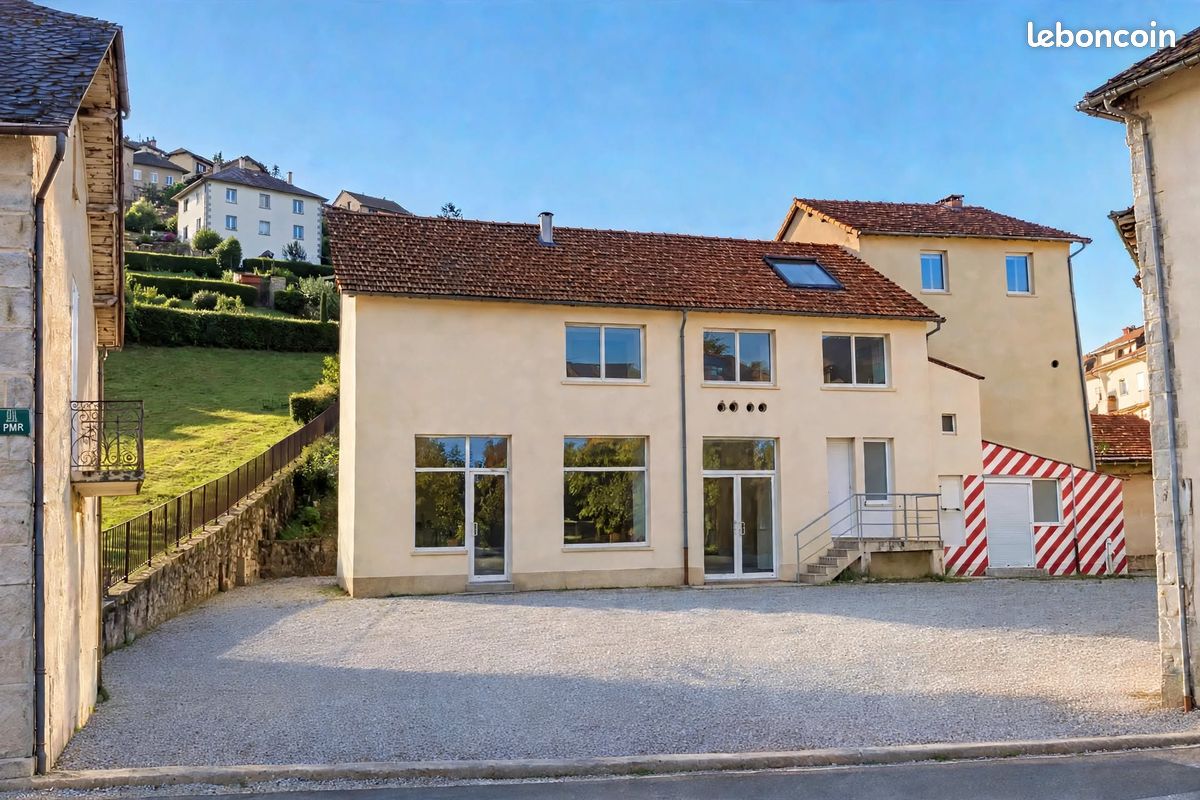 Immeuble 14 pièces 800 m² · au Rouget-Pers · 800 m² · 300 000 €
