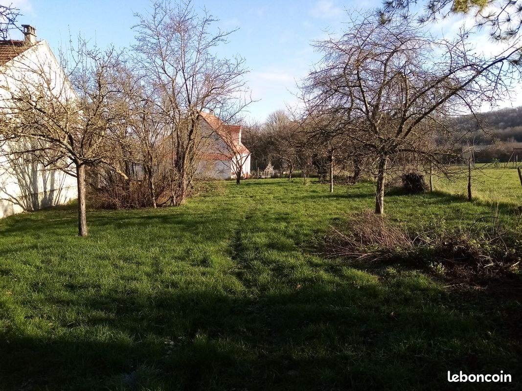 Terrain 599m² à Blesmes, village calme · 46 000 €