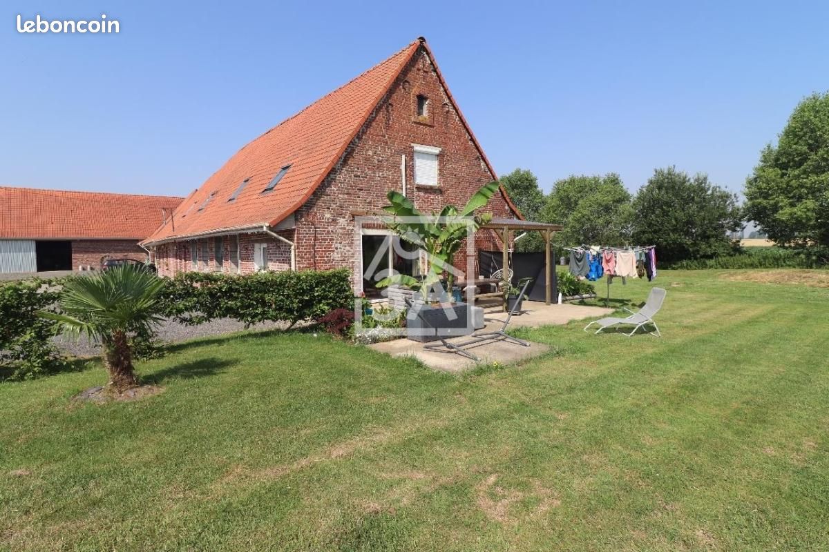 Maison 10 pièces 255 m² · à Steenvoorde · 255 m² · 649 900 €