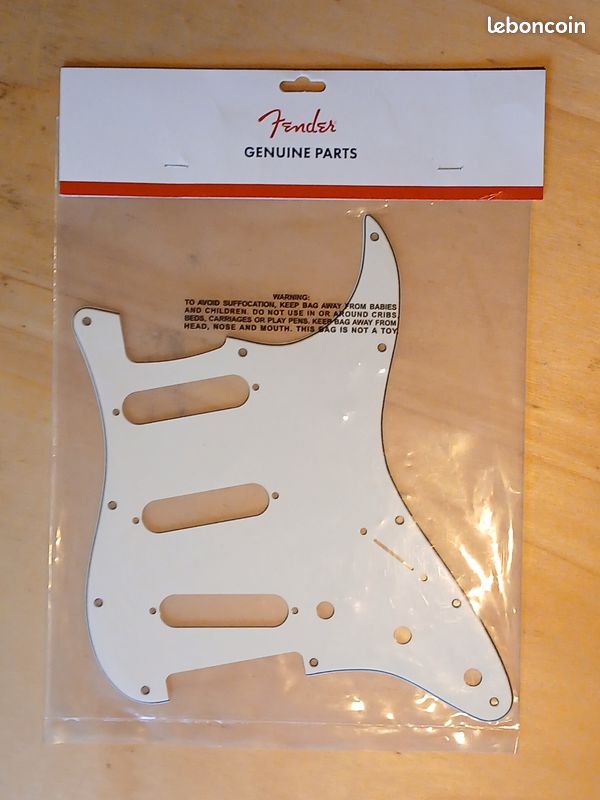 Pickguard Fender Stratocaster Parchment (image 1)