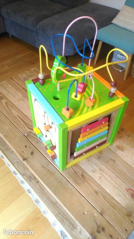 Cube motricité en bois (image 1)