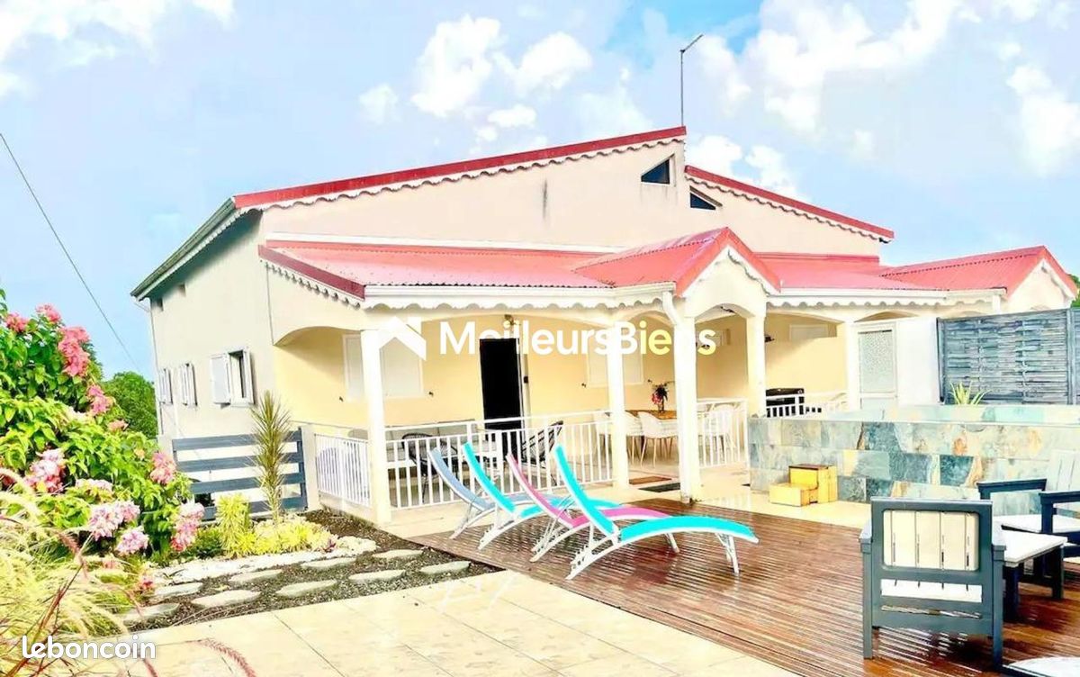Maison 5 pièces 121 m² · à Sainte-Anne · 121 m² · 2 300 €