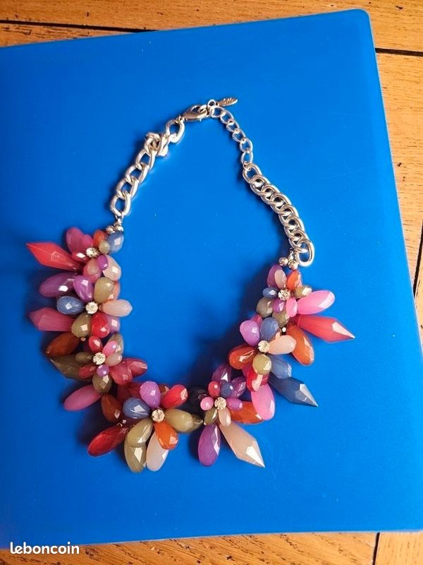 Collier Fantaisie Doré Vintage Pour Femme - Gros Modèle - Occasion En Métal - Accessoire Mode Rétro