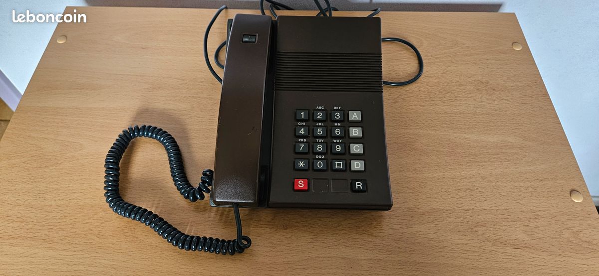 Téléphones Vintage Rétro à cadrans rotatifs ou à clavier