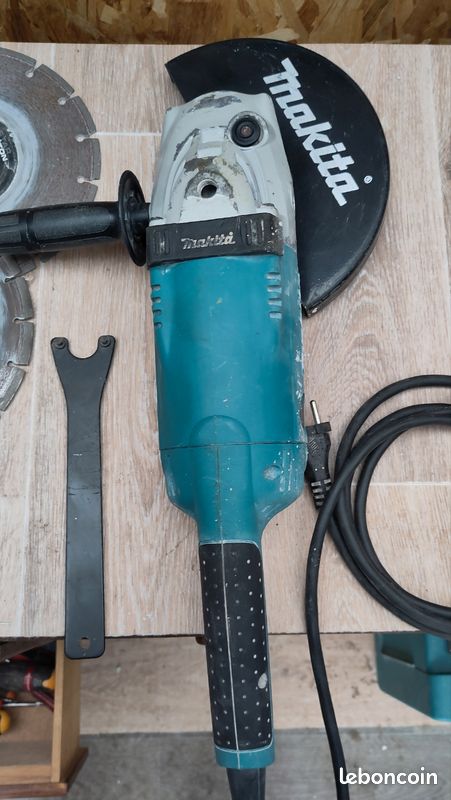 Meuleuse makita 230mm - Bricolage