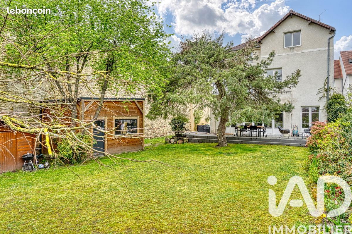 Maison 8 pièces 211 m² · à Triel-sur-Seine · 211 m² · 589 000 €