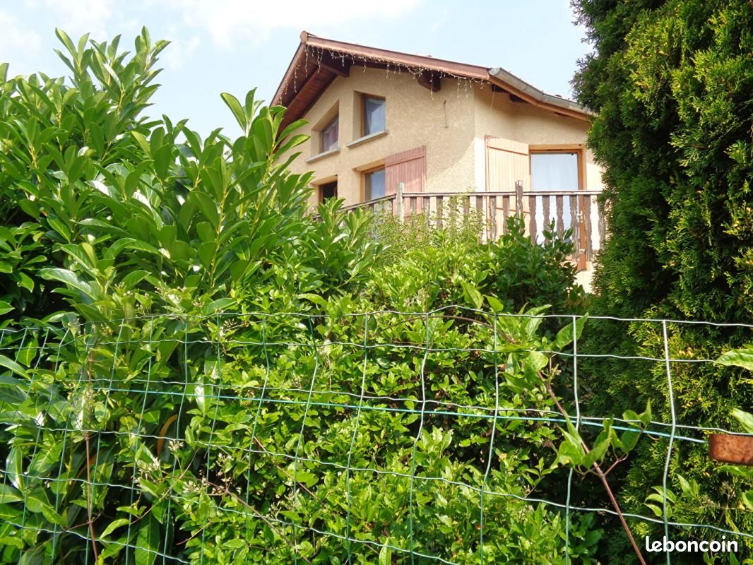 Maison 8 pièces 240 m² · à Coubon · 240 m² · 334 000 €