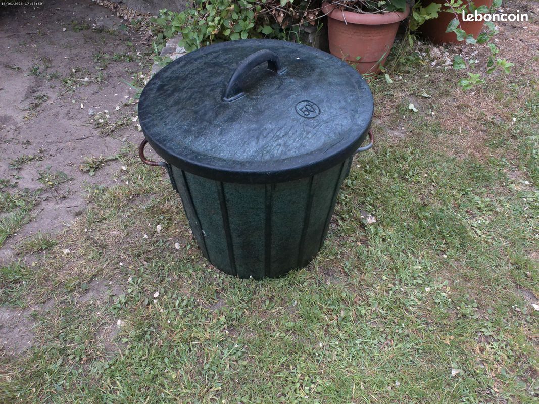 Ancienne poubelle Ville De Paris en caoutchouc souple années 60