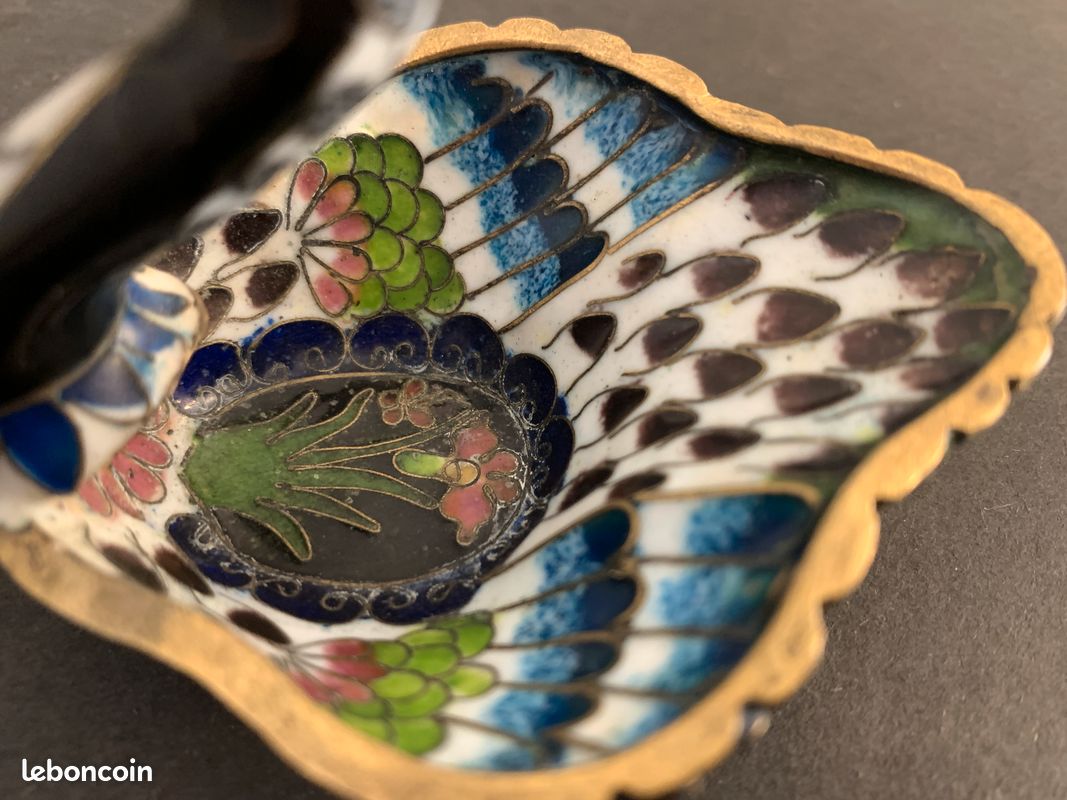 Baguier ou coupelle à bijoux boucles oreilles, émaux et laiton, décor cygne (image 6)