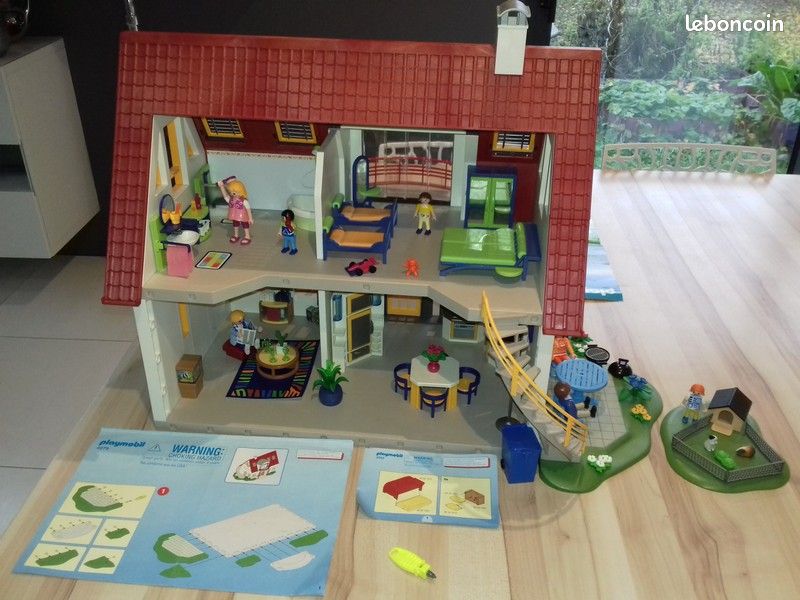 Villa moderne playmobil 4279 meublée avec des personnages (image 1)