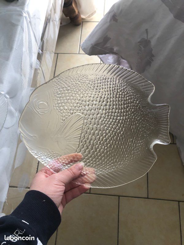 6 petites assiettes poissons + une grande (image 2)