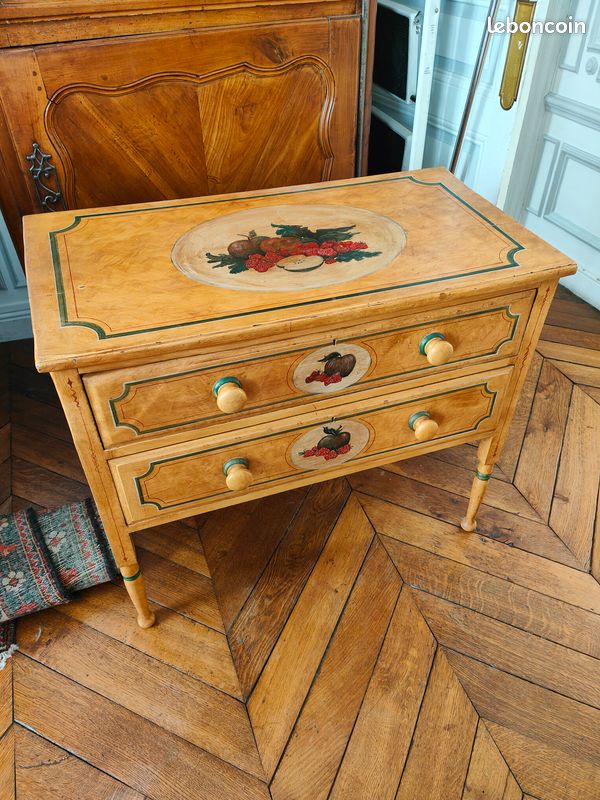 Commode décorée de motifs à fruits (image 1)