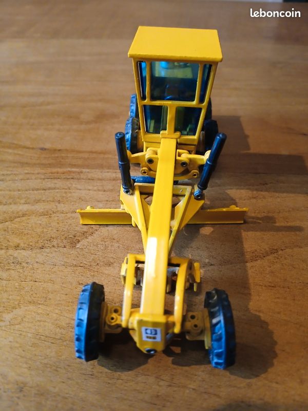 Caterpillar 85545 Niveleuse à l'échelle 1