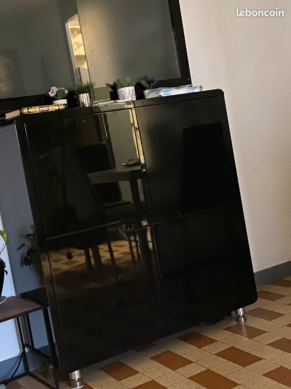 Commode (image 1)