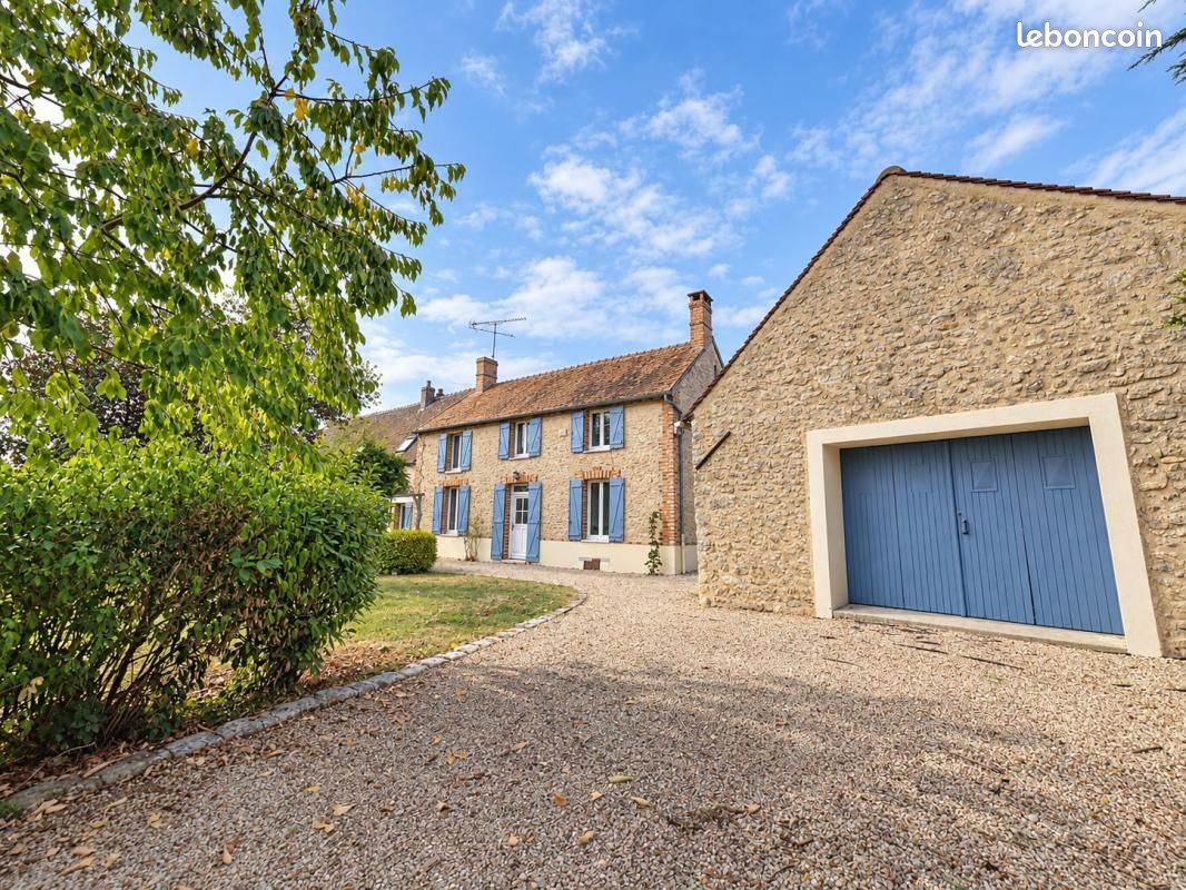 Maison 7 pièces 220 m² · à Égreville · 220 m² · 327 000 €