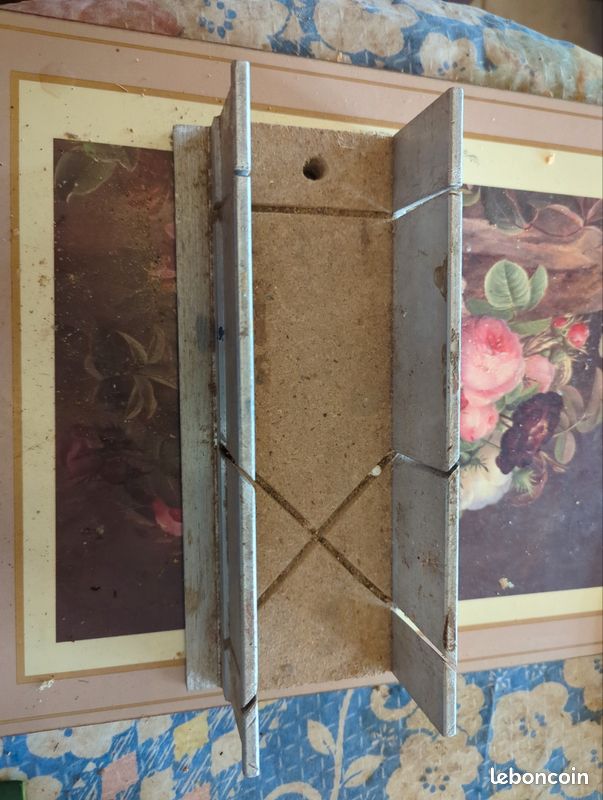 Boite de scie d'ongles en métal (image 1)