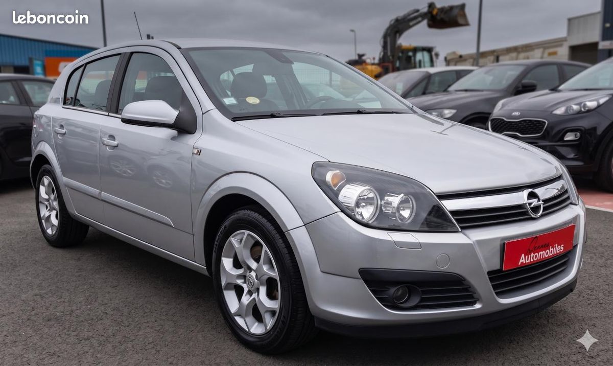 Opel Astra 1.9 CDTI 120 Cosmo (image 2)