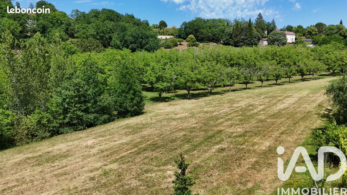 Terrain 1366 m² · à Puy-l'Évêque · 1 366 m² · 36 000 €