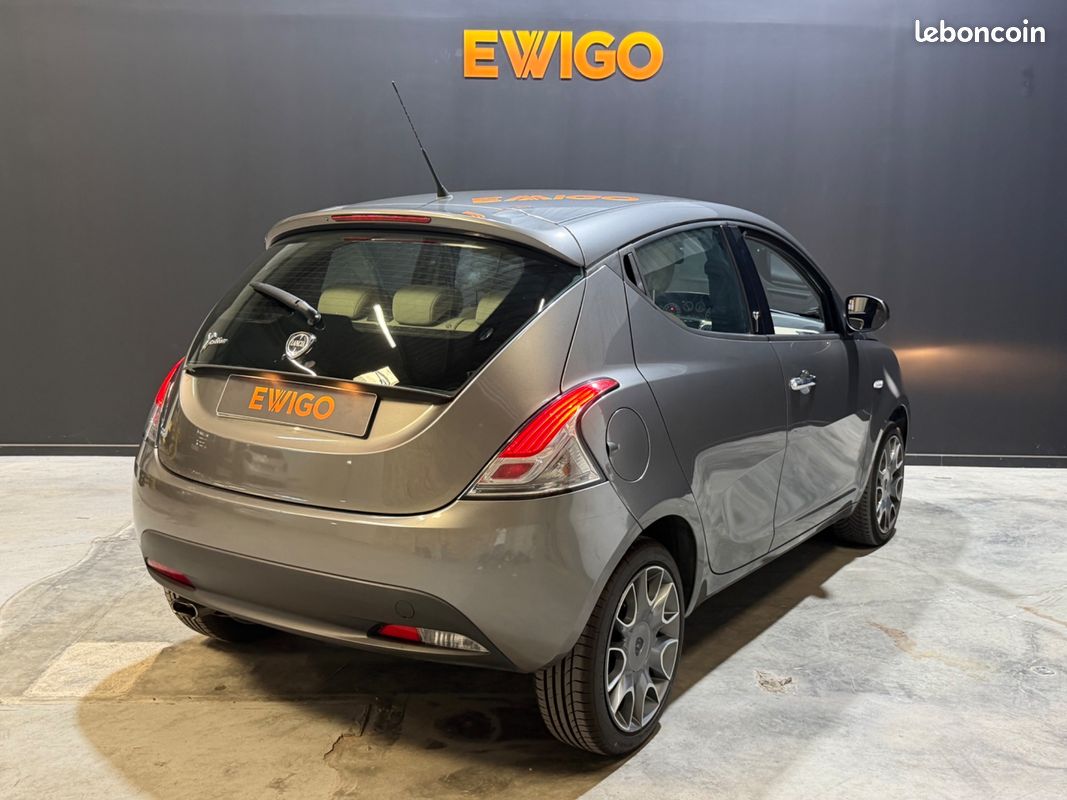 LANCIA YPSILON 1.2 70ch - suivi complet - 2 eme mains (image 2)