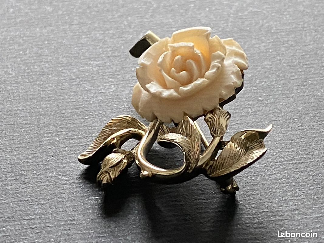 Broche Vintage Signée Lisner - Métal Doré Et Rose Avec Fleur Blanche Sculptée, Occasion Bon état