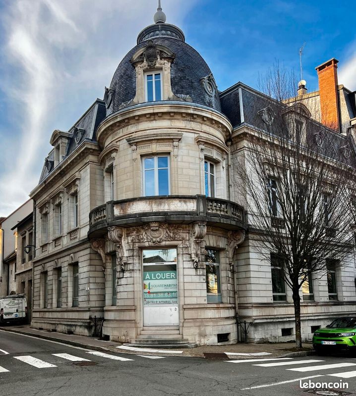 Local 68 m² LONS LE SAUNIER (image 1)