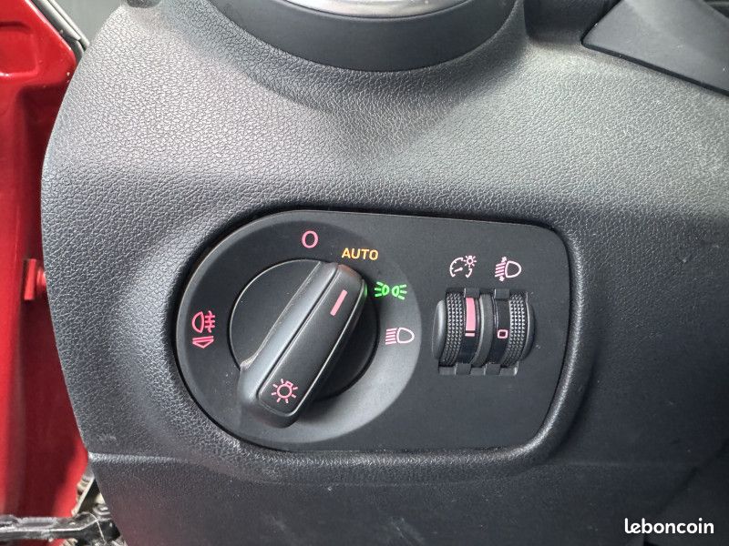 Audi A1 1.6 TDI 105CH FAP AMBITION (image 9)