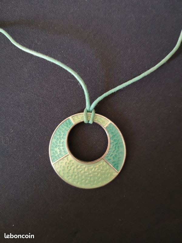 Collier (image 1)