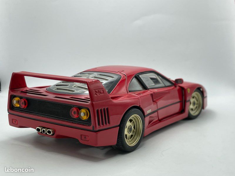 Hot Wheels Elite Ferrari F40 1/18 jaune édition limitée